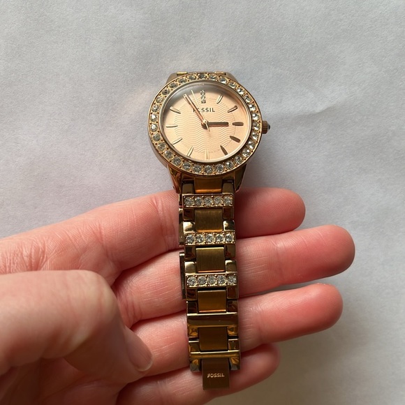Rose gold Fossil Watch - Picture 3 of 5